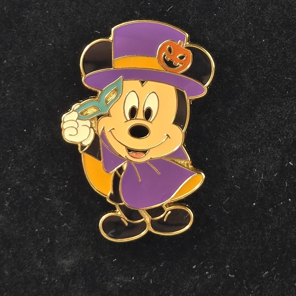 Disney‎ Resort Japan Mickey Mouse Halloween Mask Pin Badge Rare
